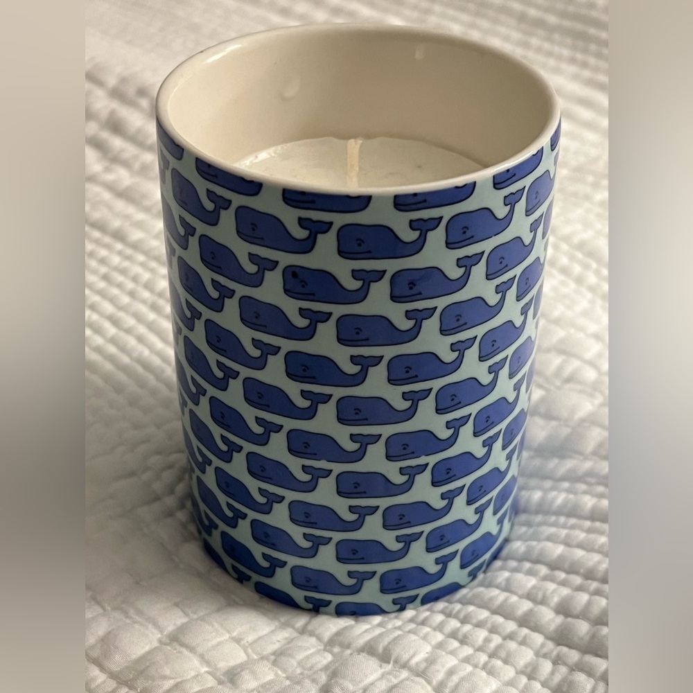 Vineyard Vines for Target Candle “Pineapple in Paradise” whale pattern. NEW